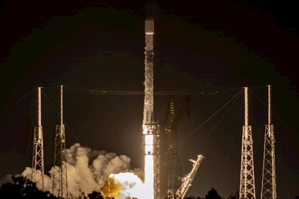 “SpaceX” raketi 23 “Starlink” peykini orbitə çıxarıb