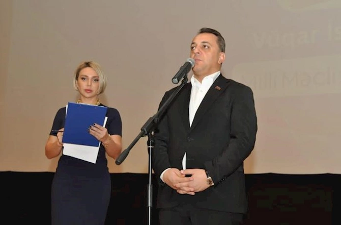 XXI əsrdə yeni nəsil təhsil idarəçiliyi və müasir yanaşmalar mövzunda tədbir keçirildi — FOTOLAR