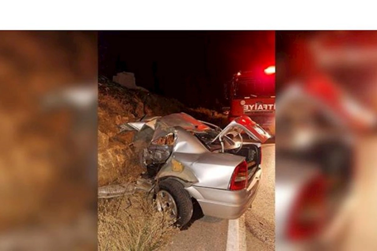Avtomobil dirəyə çırpıldı: 1 ölü, 1 yaralı
