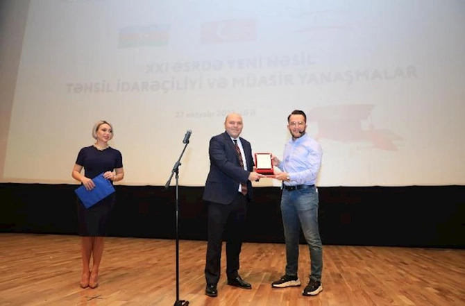 XXI əsrdə yeni nəsil təhsil idarəçiliyi və müasir yanaşmalar mövzunda tədbir keçirildi — FOTOLAR