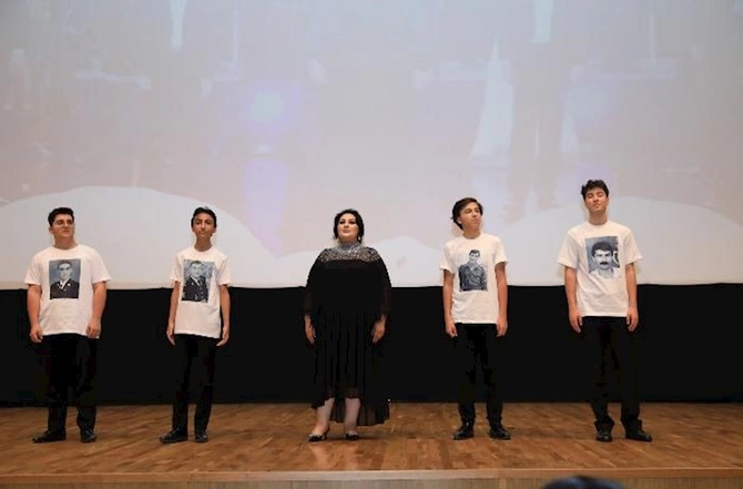 XXI əsrdə yeni nəsil təhsil idarəçiliyi və müasir yanaşmalar mövzunda tədbir keçirildi — FOTOLAR