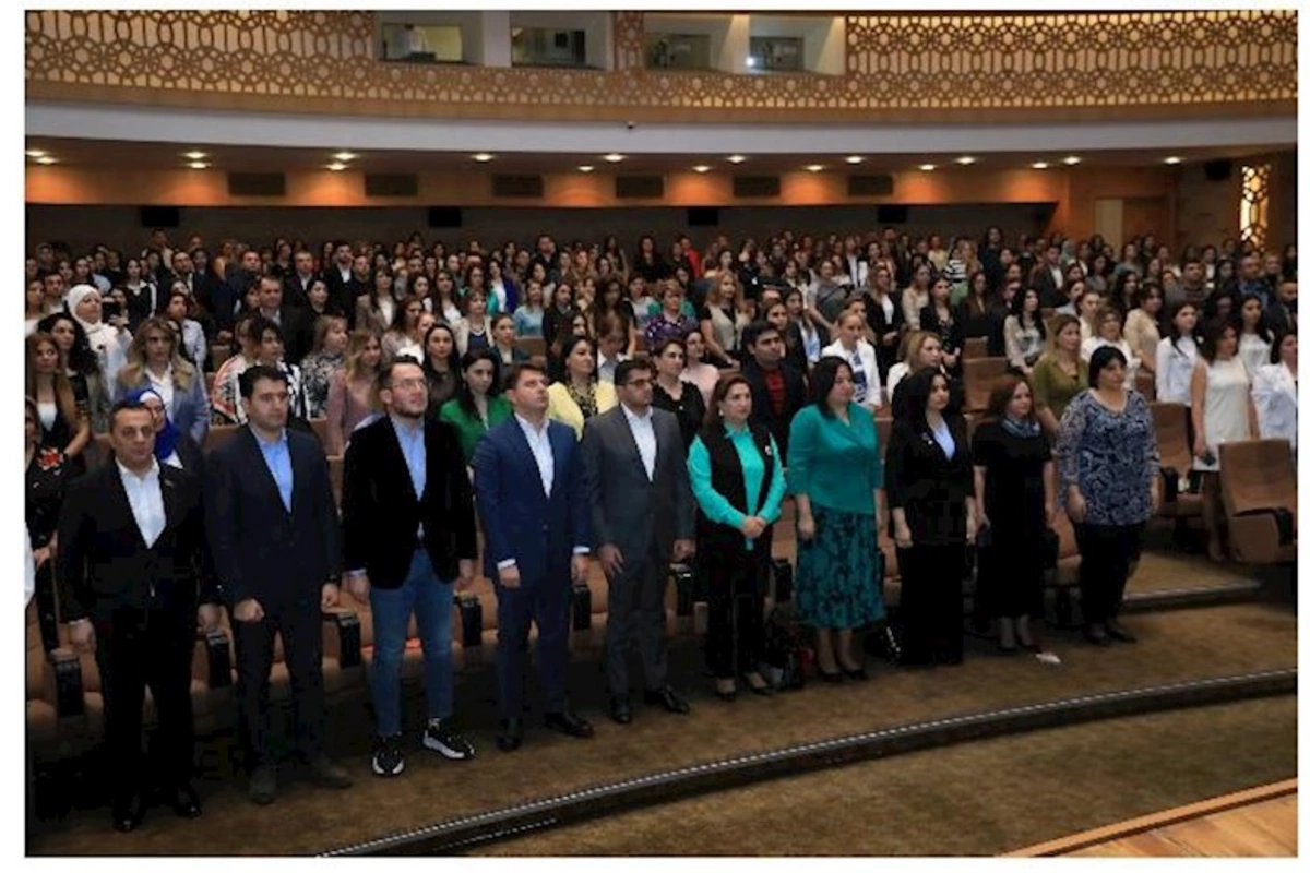 XXI əsrdə yeni nəsil təhsil idarəçiliyi və müasir yanaşmalar mövzunda tədbir keçirildi — FOTOLAR