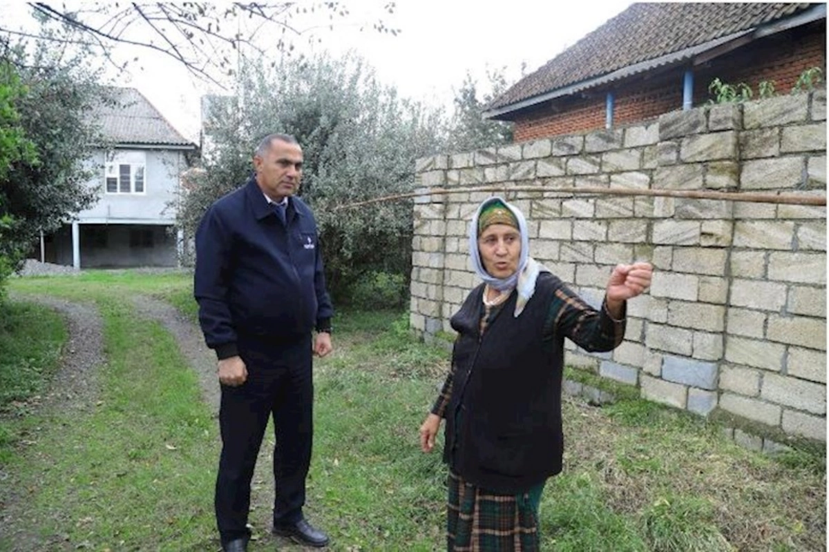 “Açıq mikrofon” aksiyası çərçivəsində şəhid anasının müraciəti öz evində dinlənildi — FOTOLAR