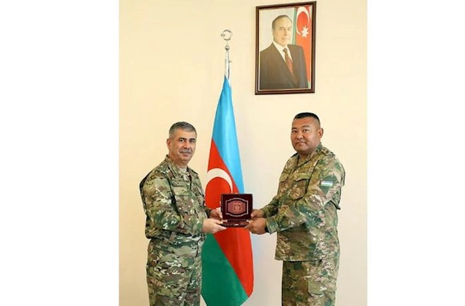Zakir Həsənov müdafiə nazirləri və generalları medalla TƏLTİF ETDİ Zakir Həsənov müdafiə nazirləri və generalları medalla TƏLTİF ETDİ