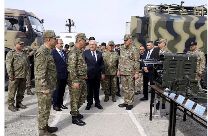 Birgə taktiki təlimdə silah və texnika sərgisi nümayiş etdirildi — VİDEO/FOTO Birgə taktiki təlimdə silah və texnika sərgisi nümayiş etdirildi — VİDEO/FOTO