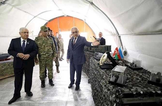 Birgə taktiki təlimdə silah və texnika sərgisi nümayiş etdirildi — VİDEO/FOTO Birgə taktiki təlimdə silah və texnika sərgisi nümayiş etdirildi — VİDEO/FOTO