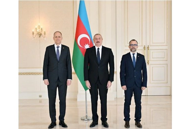 İlham Əliyev İsveçrənin yeni səfirini qəbul etdi — YENİLƏNİB İlham Əliyev İsveçrənin yeni səfirini qəbul etdi — YENİLƏNİB