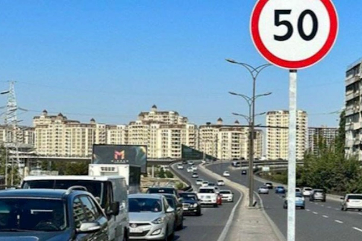 50 nişanında sürücü maksimum hansı sürətlə hərəkət edə bilər? — DOĞRU CAVAB