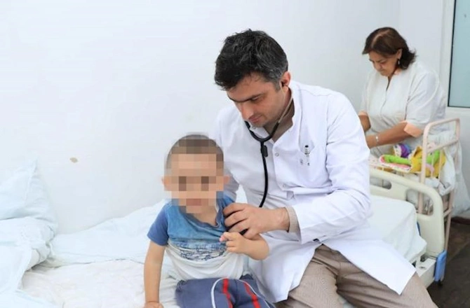 Gəncədə küçəyə atılan uşaqların durumu yaxşıdır — RƏSMİ Gəncədə küçəyə atılan uşaqların durumu yaxşıdır — RƏSMİ