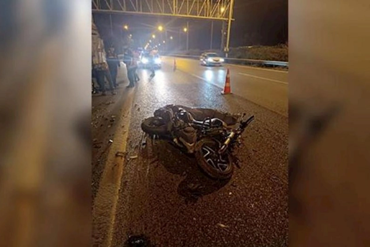 Motosiklet yük maşınına çırpıldı: Ölən var