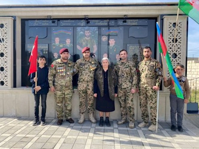 Şəhid Surxay Mehdiyevin xatirəsinə həsr olunan parkın açılışı olub — FOTOLAR Şəhid Surxay Mehdiyevin xatirəsinə həsr olunan parkın açılışı olub — FOTOLAR