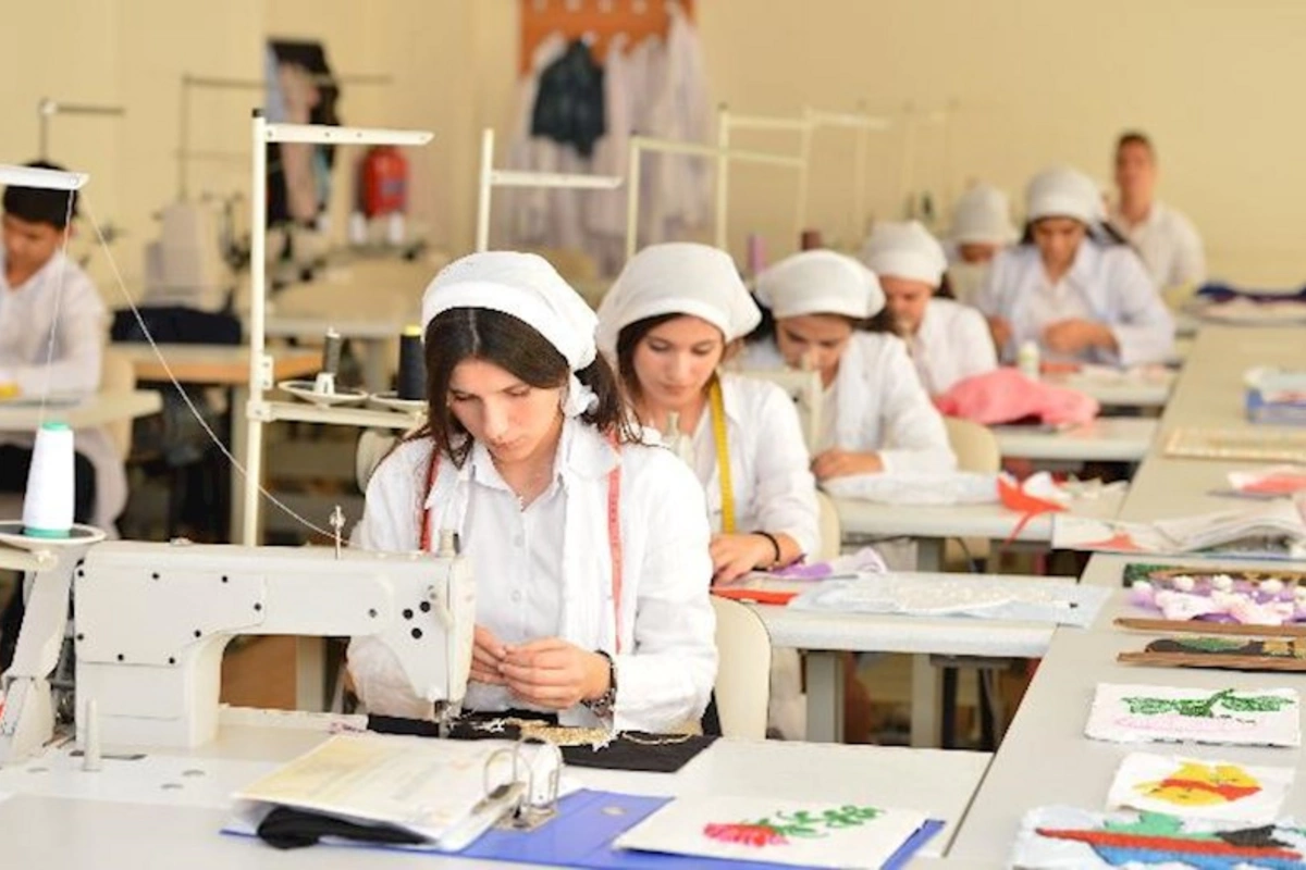 “Xanımların bu işlərə cəlb edilməsi rəqabət mühitini inkişaf etdirəcək” — Peşə təhsili niyə vacibdir?