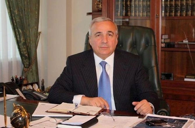 Qafarov tanınmış azərbaycanlı milyonçunun sinif yoldaşı imiş — FOTO