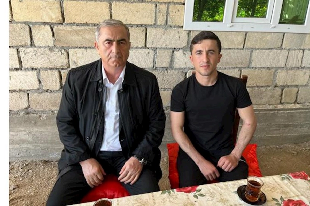 Rayon başçısı xəsarət alan hərbçimizə baş çəkdi — FOTOLAR
