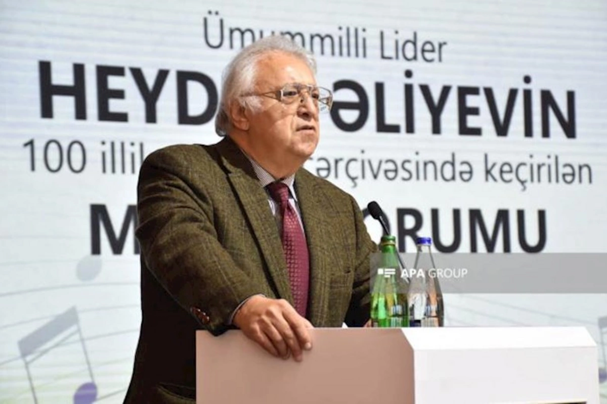 Fərhad Bədəlbəyli: Elə olur ki, verilişlərə baxanda adam utanır