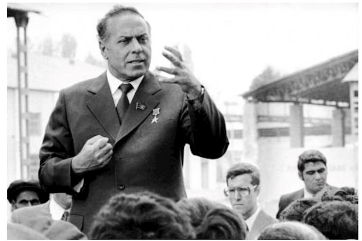 Ümummilli Lider Heydər Əliyev Azərbaycanda yeni inkişaf dövrünün əsasını qoymuşdur