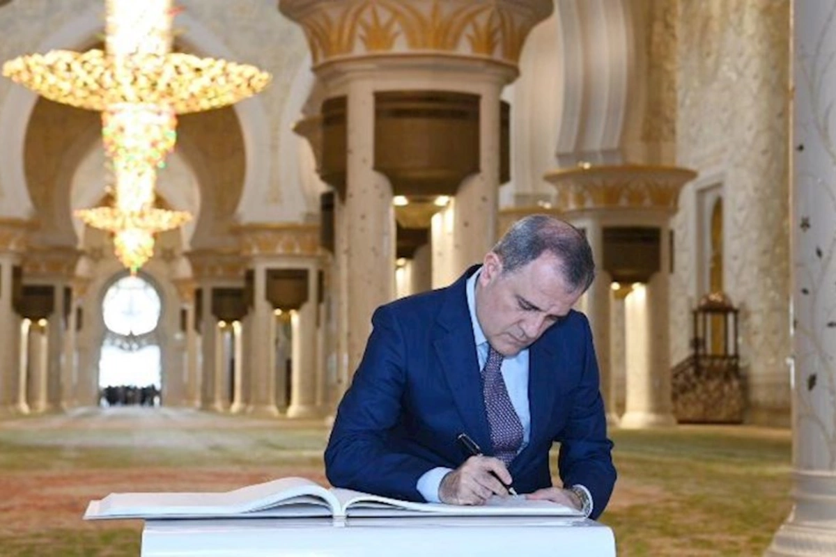 Ceyhun Bayramov Şeyx Zayed məscidini ziyarət etdi — FOTO