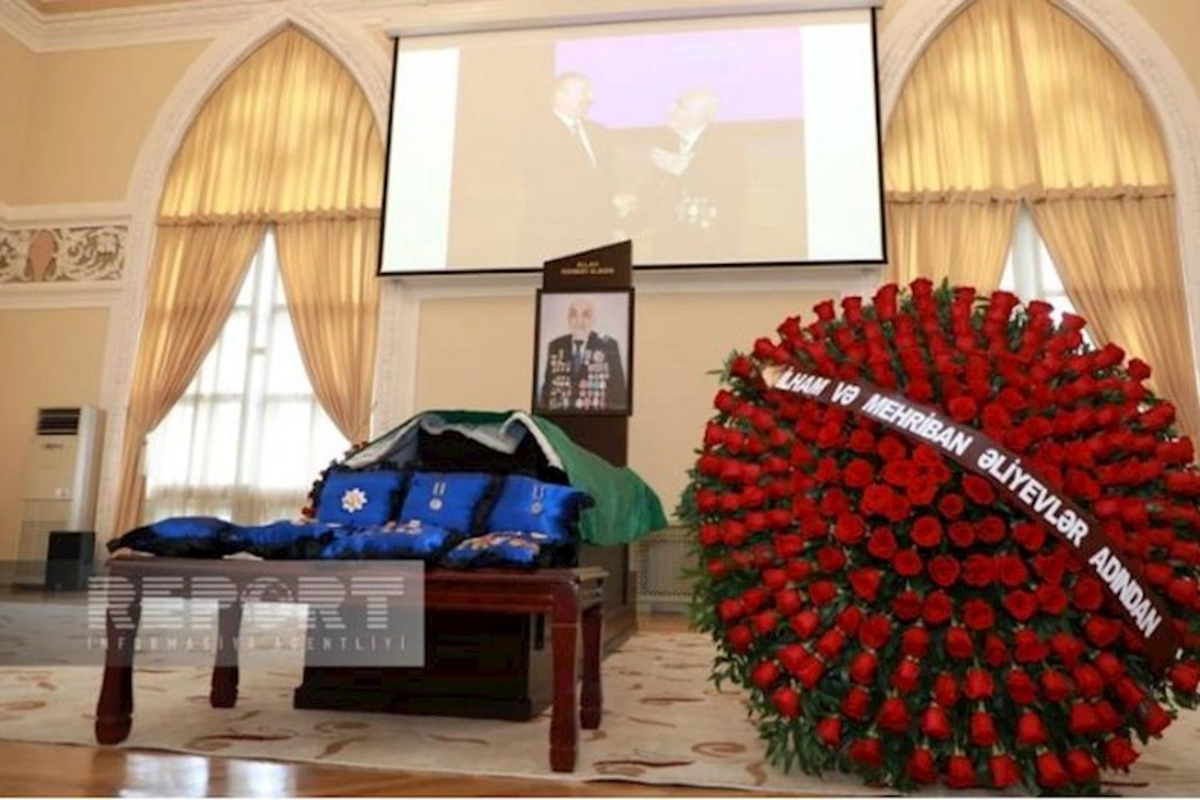 Prezident və birinci xanım Xoşbəxt Yusifzadənin vida mərasiminə əklil göndərdi