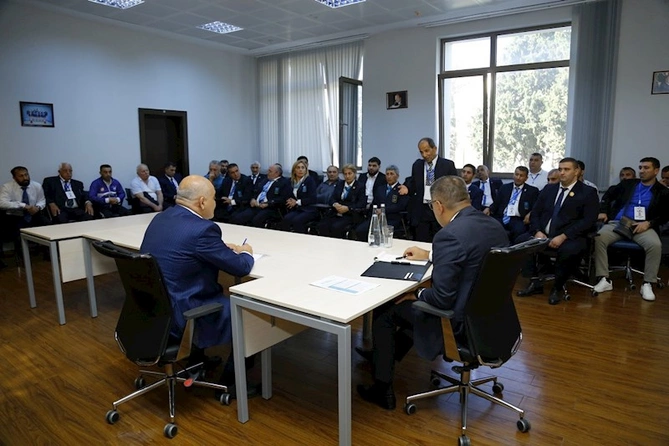 Kamran Nəbizadə ağırlıqqaldırma ictimaiyyətinin nümayəndələri ilə görüşdü — FOTOLAR