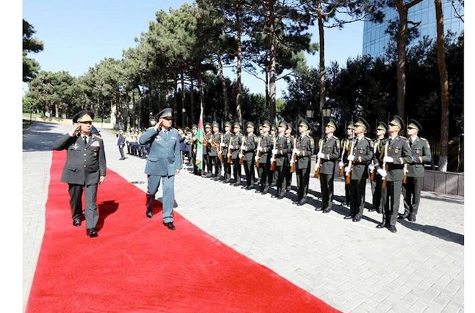 Azərbaycan və Qazaxıstan müdafiə nazirlərinin görüşdü — VİDEO/FOTO