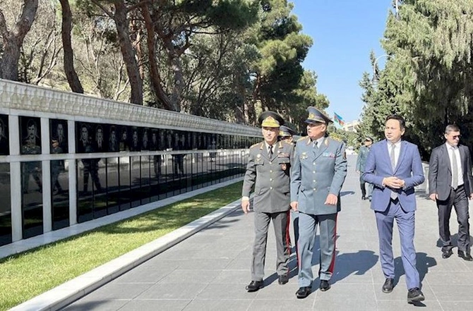 Azərbaycan və Qazaxıstan müdafiə nazirlərinin görüşdü — VİDEO/FOTO
