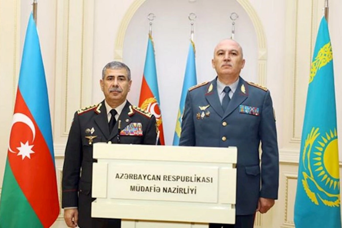 Azərbaycan və Qazaxıstan müdafiə nazirlərinin görüşdü — VİDEO/FOTO