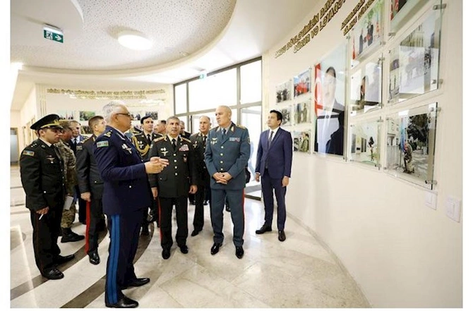 Azərbaycan və Qazaxıstan müdafiə nazirlərinin görüşdü — VİDEO/FOTO