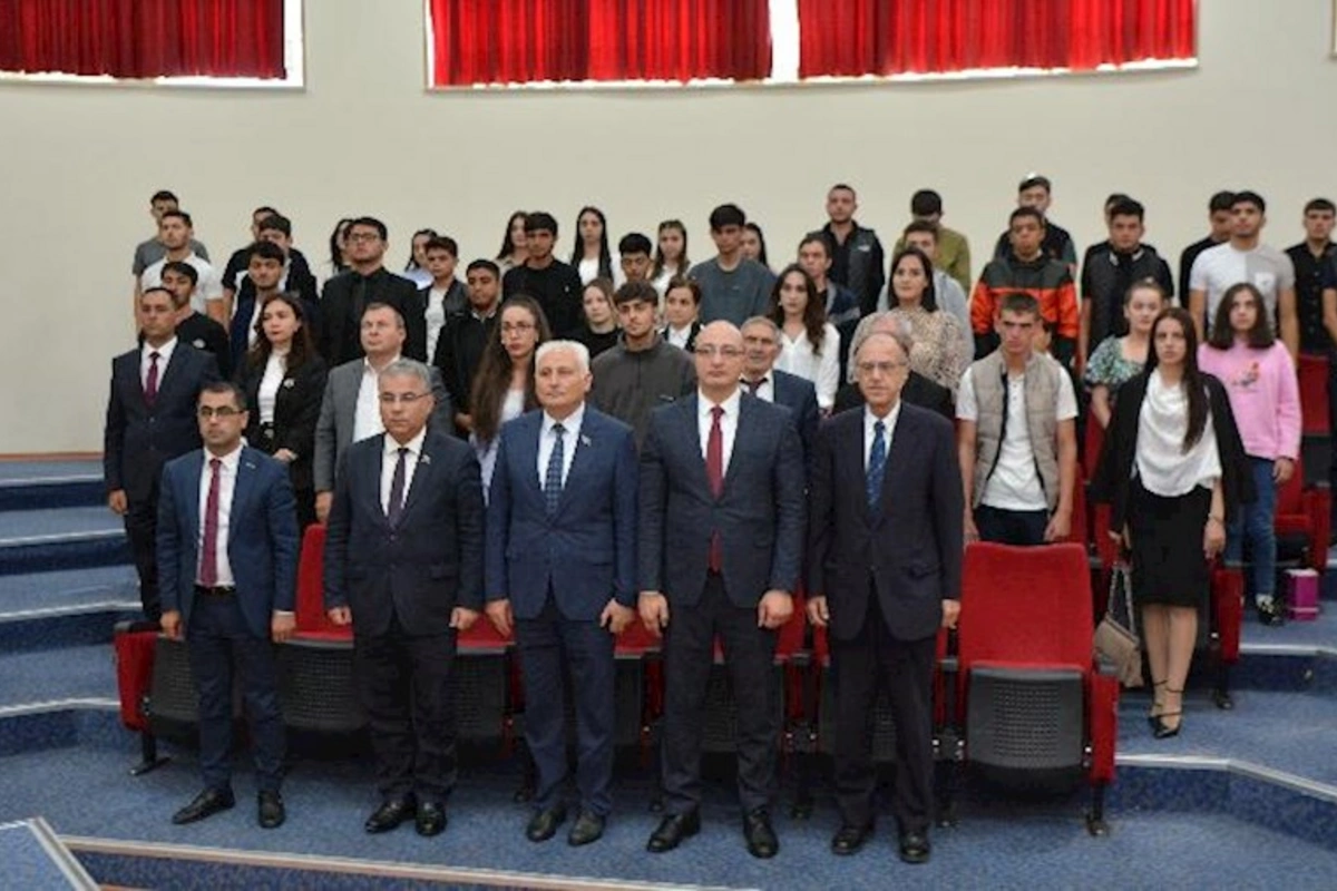 “Qərbi Azərbaycan irsinin tanıdılmasında Ulu Öndər Heydər Əliyevin rolu” mövzusunda elmi-praktiki konfrans keçirilib