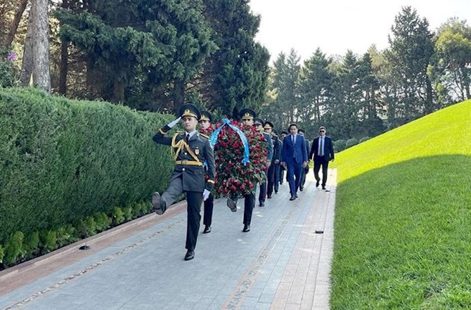 Azərbaycan və Qazaxıstan müdafiə nazirlərinin görüşdü — VİDEO/FOTO
