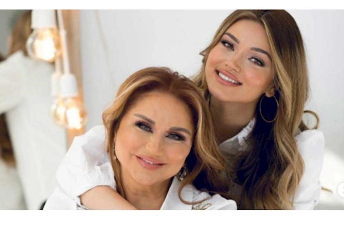 Mələkxanımın bloger qızı müğənni ilə nişanlandı — FOTO