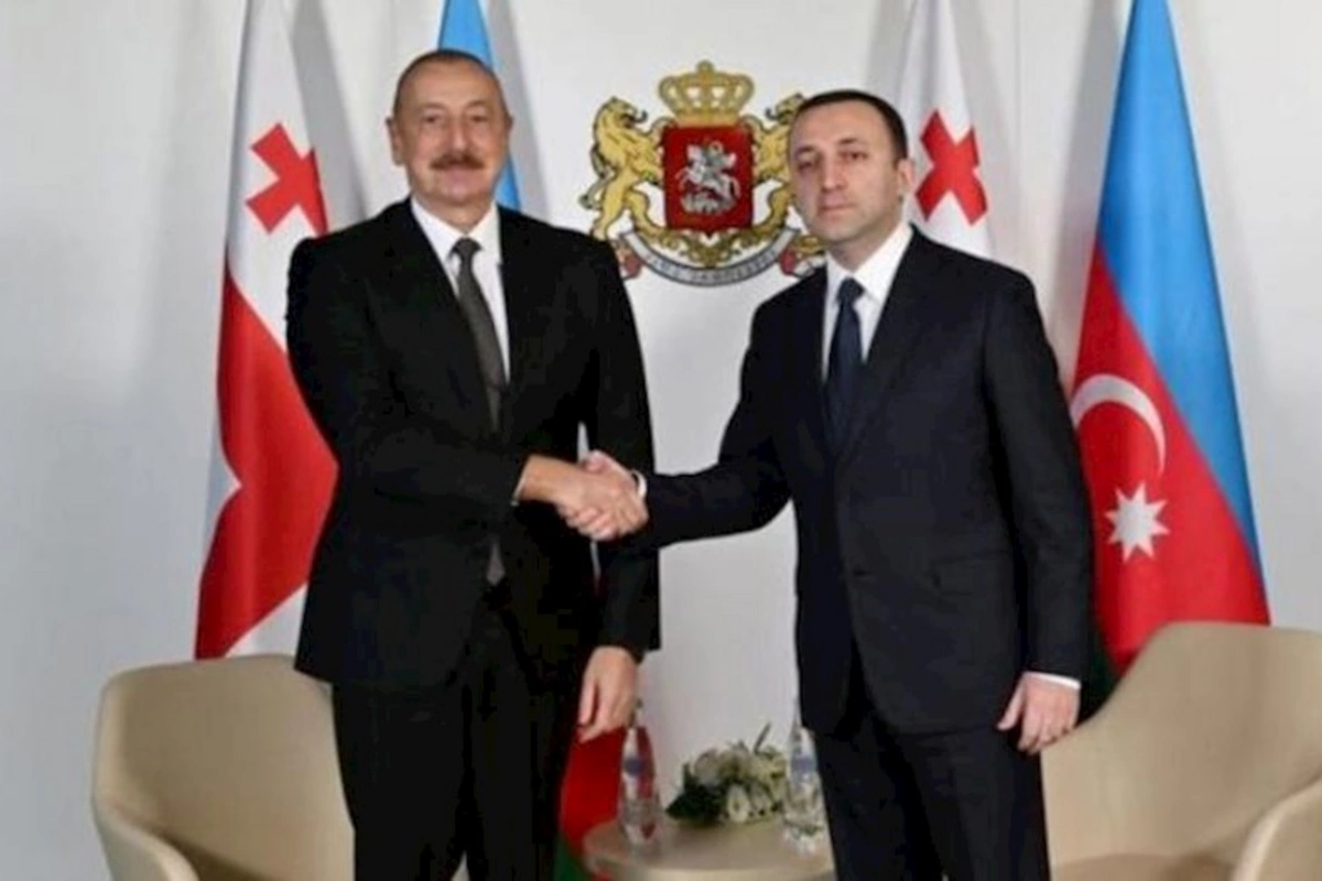 İlham Əliyev və İrakli Qaribaşvili Tbilisidə Heydər Əliyevə həsr edilmiş fotosərgi ilə tanış olublar — YENİLƏNİB