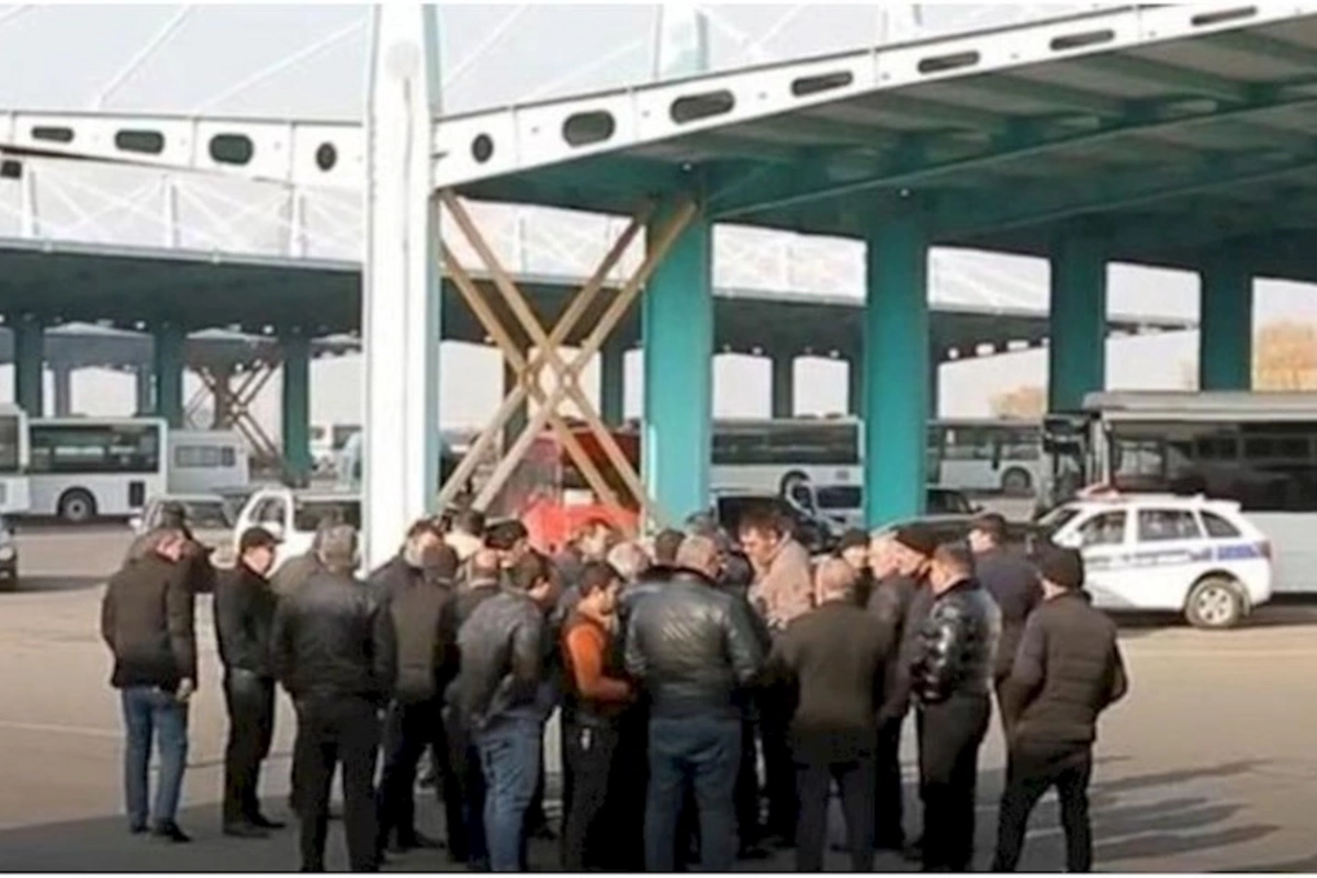 Naxçıvanda avtobus sürücüləri tətil edib: Günlük plan 2 dəfə artırılıb