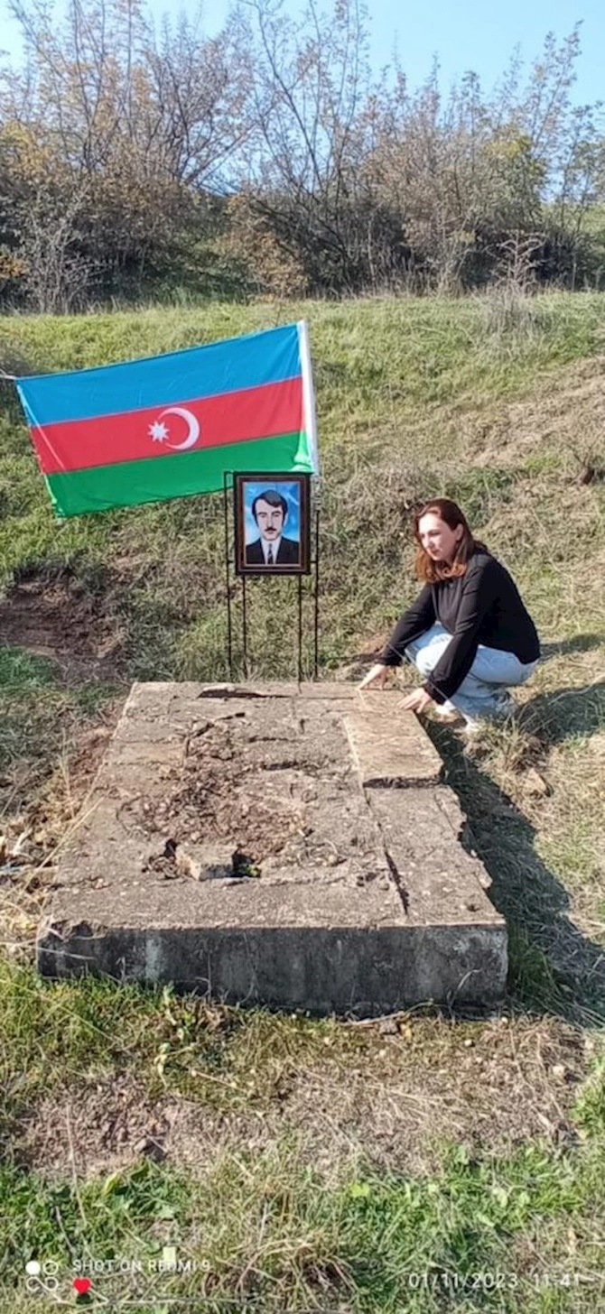 “Mənim o kəndə getməm lazım, mənim o məzarı tapmam lazım” — deyən Sülhiyyə Şirinova atasının məzarı başında “Mənim o kəndə getməm lazım, mənim o məzarı tapmam lazım” — deyən Sülhiyyə Şirinova atasının məzarı başında