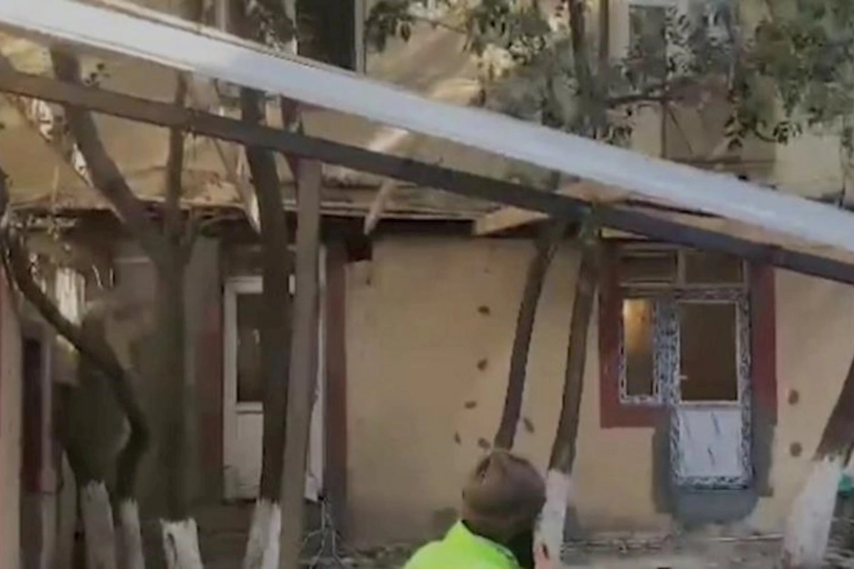 Bakıda qanunsuz tikili sökülüb — VİDEO