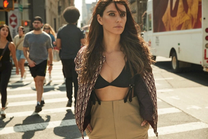 Beren Saat verdiyi pozalarla diqqət çəkdi — FOTOLAR Beren Saat verdiyi pozalarla diqqət çəkdi — FOTOLAR