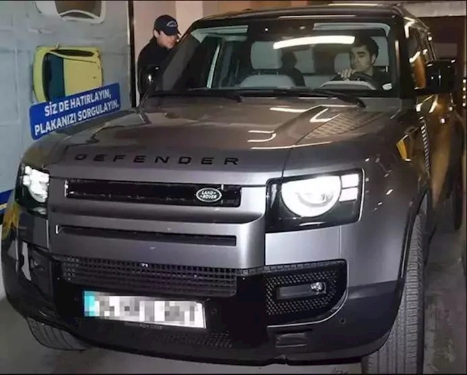 Tanınmış aktyorun yeni avtomobili diqqət çəkdi — FOTO