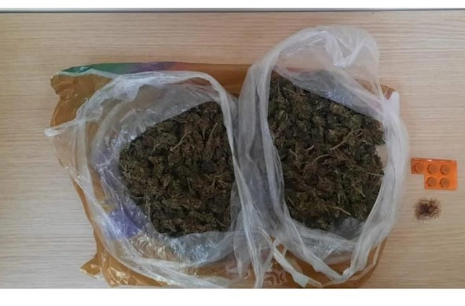 Yevlax sakinlərindən avtomat və narkotik götürülüb
