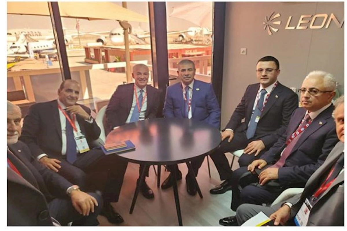 Zakir Həsənov Leonardo şirkətinin məhsulları ilə tanış olub