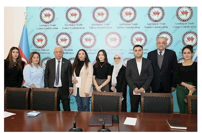 AHİK-də ali məktəb tələbələrinə adlı təqaüdlər təqdim edildi — FOTOLAR AHİK-də ali məktəb tələbələrinə adlı təqaüdlər təqdim edildi — FOTOLAR
