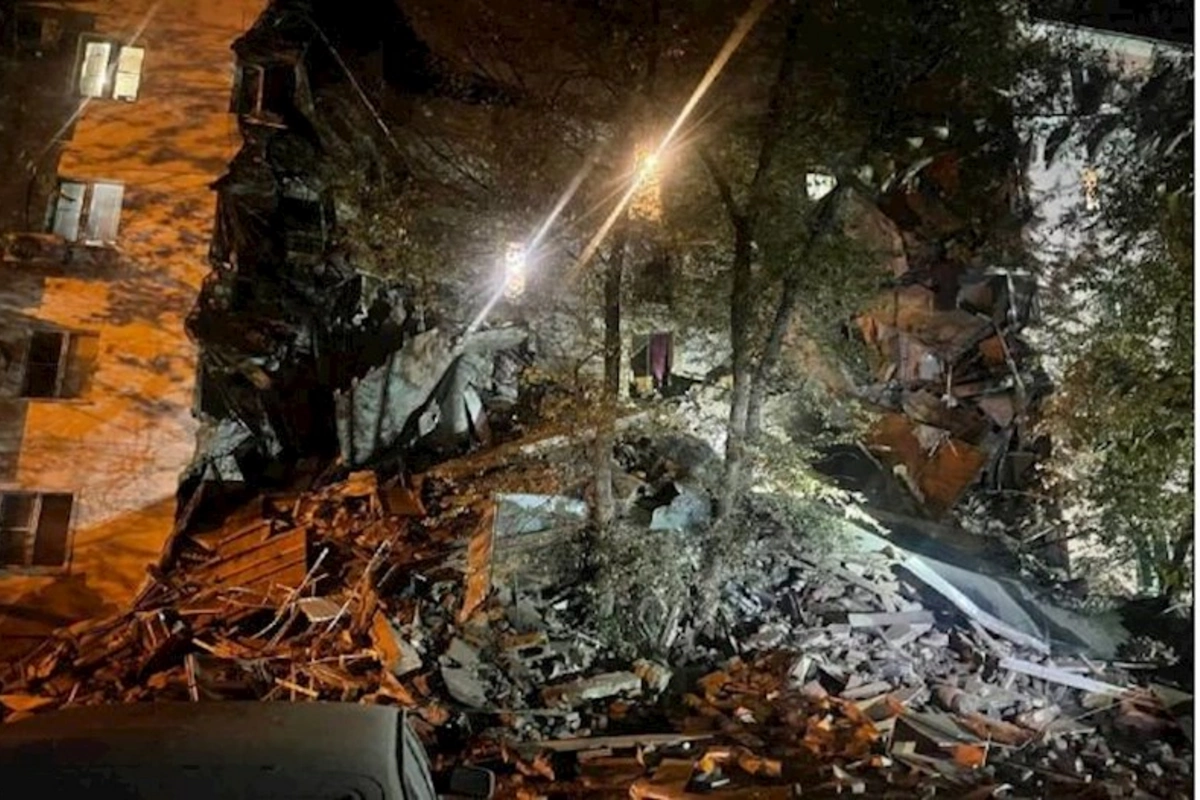 Həştərxanda yaşayış binası uçub, 200-dən çox insan təxliyə edilib