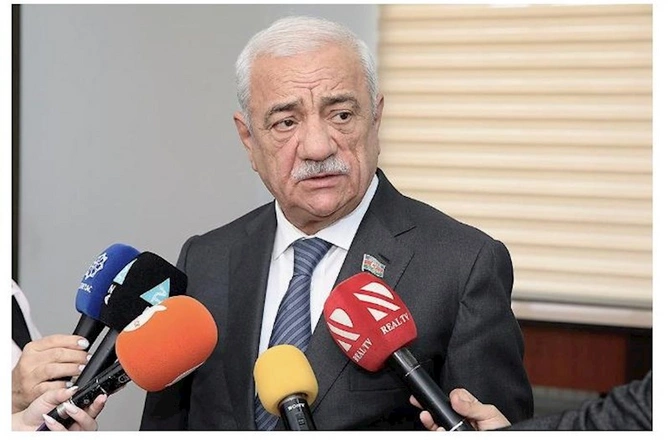AHİK-də ali məktəb tələbələrinə adlı təqaüdlər təqdim edildi — FOTOLAR AHİK-də ali məktəb tələbələrinə adlı təqaüdlər təqdim edildi — FOTOLAR