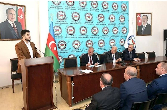 AHİK-də ali məktəb tələbələrinə adlı təqaüdlər təqdim edildi — FOTOLAR AHİK-də ali məktəb tələbələrinə adlı təqaüdlər təqdim edildi — FOTOLAR