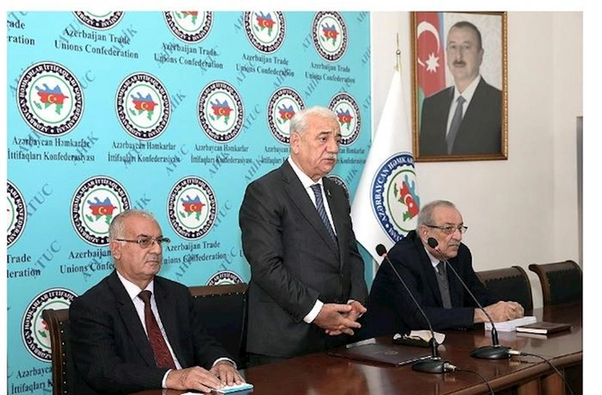 AHİK-də ali məktəb tələbələrinə adlı təqaüdlər təqdim edildi — FOTOLAR AHİK-də ali məktəb tələbələrinə adlı təqaüdlər təqdim edildi — FOTOLAR
