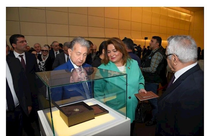 “AzerGold” Heydər Əliyevin 100 illiyinə həsr olunmuş qızıl sikkənin təqdimatını keçirdi — FOTOLAR