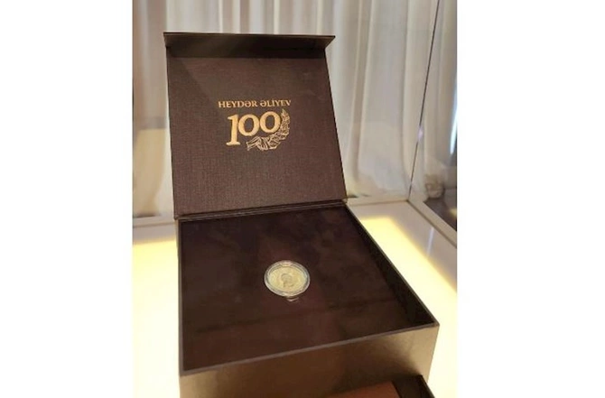 “AzerGold” Heydər Əliyevin 100 illiyinə həsr olunmuş qızıl sikkənin təqdimatını keçirdi — FOTOLAR