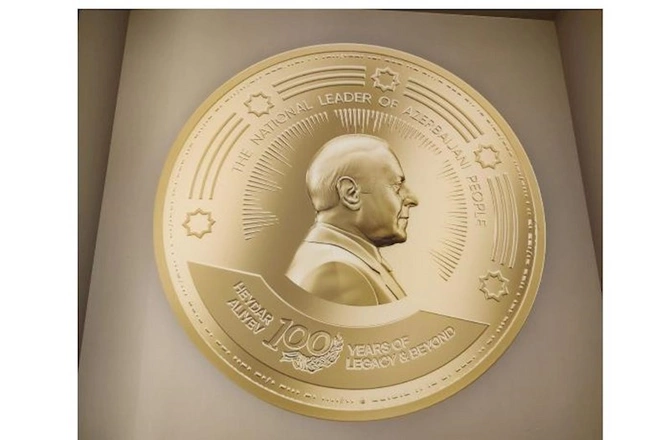 “AzerGold” Heydər Əliyevin 100 illiyinə həsr olunmuş qızıl sikkənin təqdimatını keçirdi — FOTOLAR