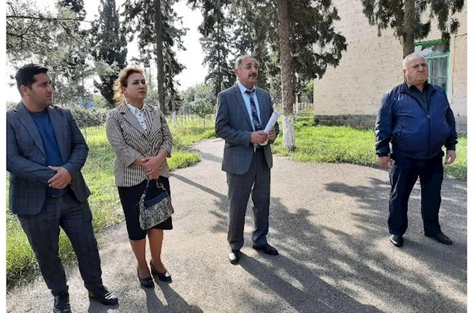 Muradalılı kənd sakinlərinin “Açıq mikrofon”dan “murad” almaq istəyi — FOTOLAR Muradalılı kənd sakinlərinin “Açıq mikrofon”dan “murad” almaq istəyi — FOTOLAR
