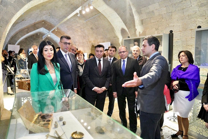 İçərişəhərdə unikal sərgi — Sakinlərin qədim əşyaları nümayiş olunur (FOTOLAR)