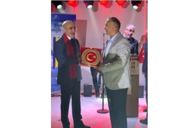 Pərviz Həşimli Rumıniyada mükafat aldı — FOTO Pərviz Həşimli Rumıniyada mükafat aldı — FOTO