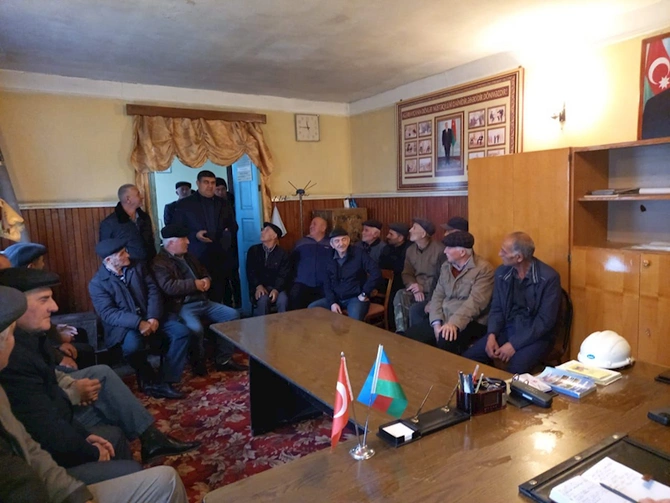Mucuq kəndinin sakinləri həftənin ilk “Açıq mikrofon” aksiyasında — FOTO Mucuq kəndinin sakinləri həftənin ilk “Açıq mikrofon” aksiyasında — FOTO